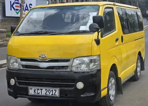 Toyota HiAce 2013 Yellow