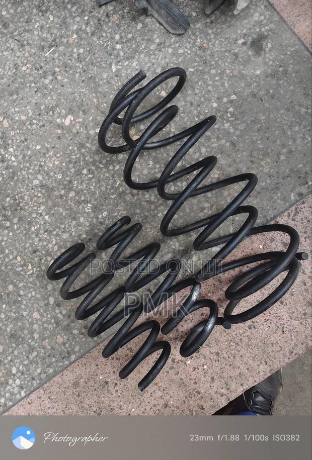 Toyota Avensis Springs - main view