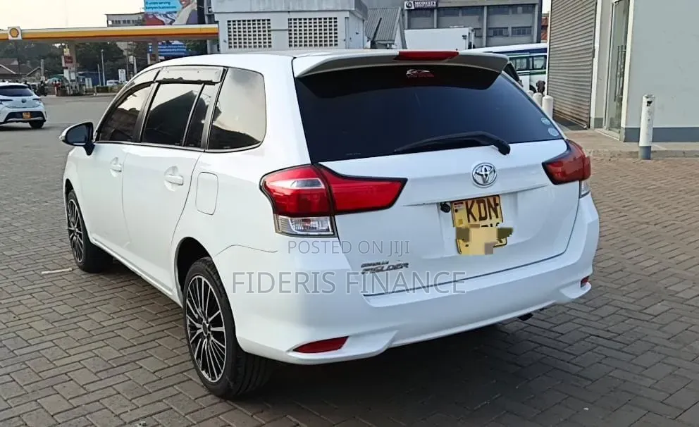 Toyota Corolla Fielder 2017 White