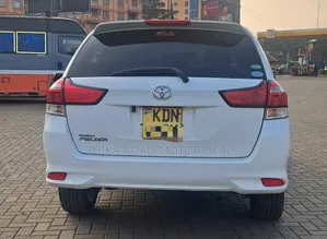 Toyota Corolla Fielder 2017 White