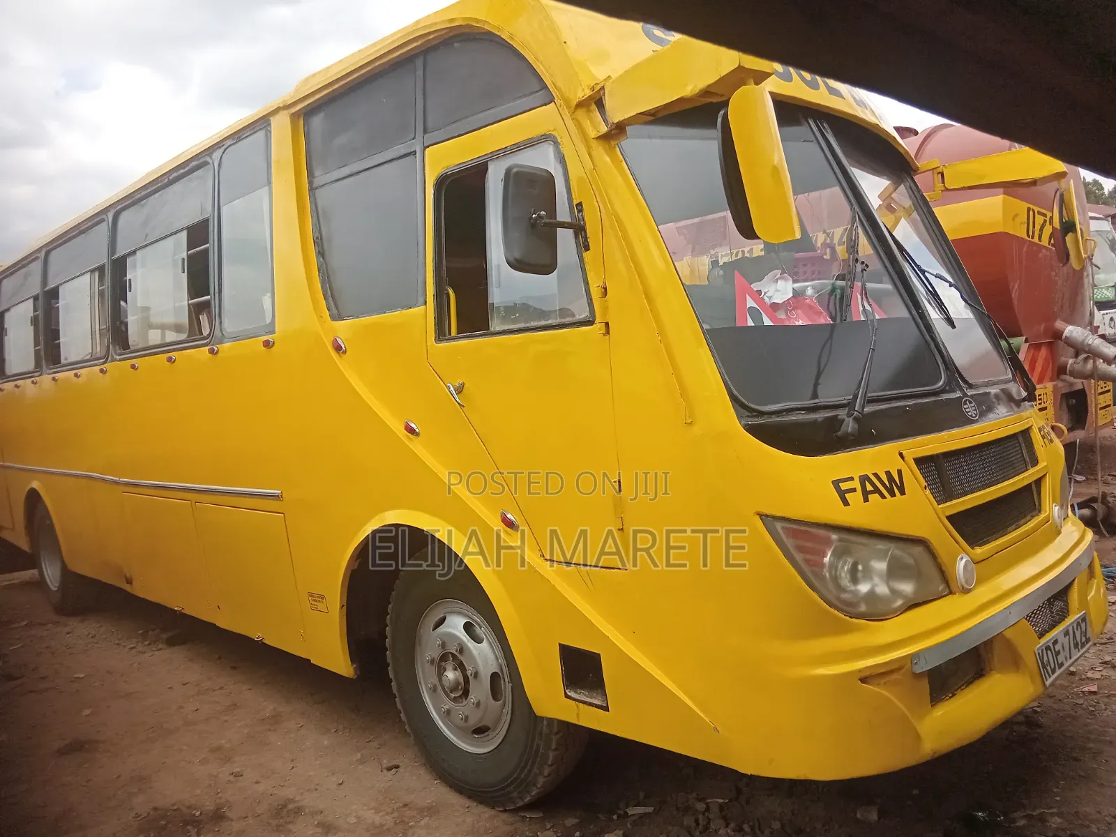 Bus 2002 Green