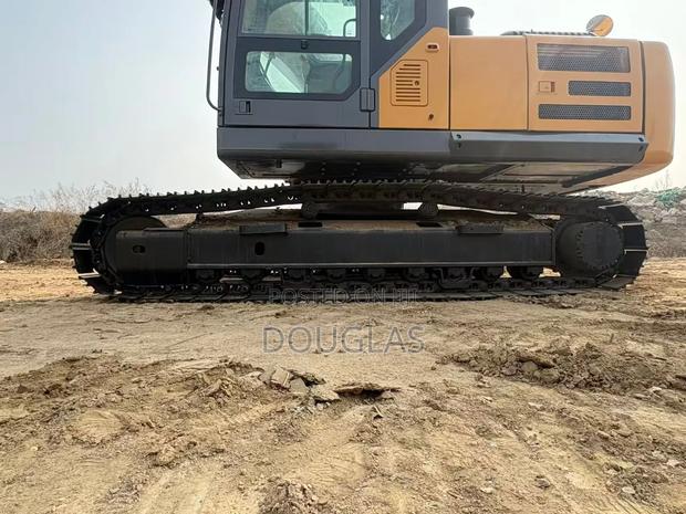 Excavators - thumbnail 13