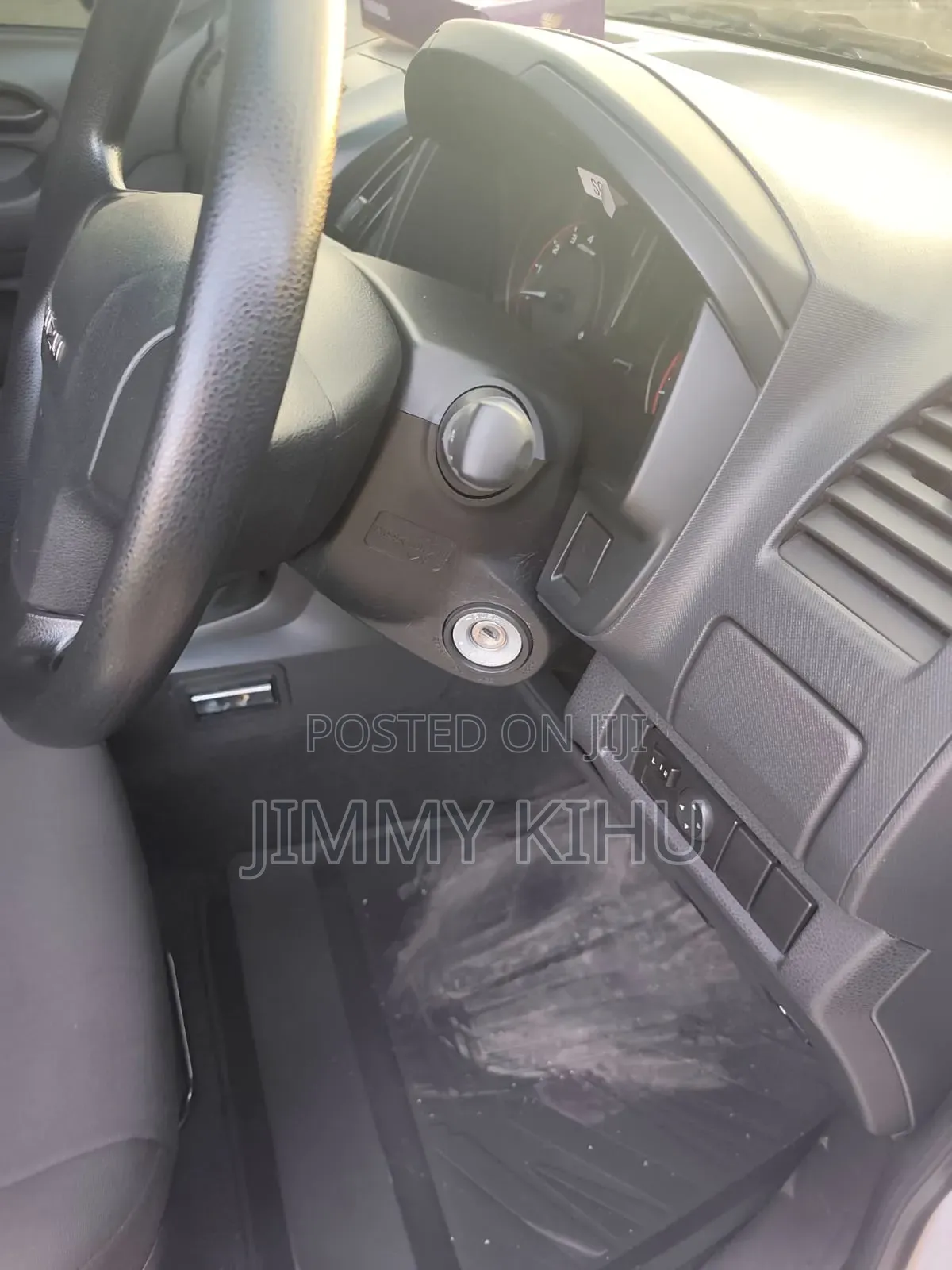 New Isuzu D-MAX 2023 Silver