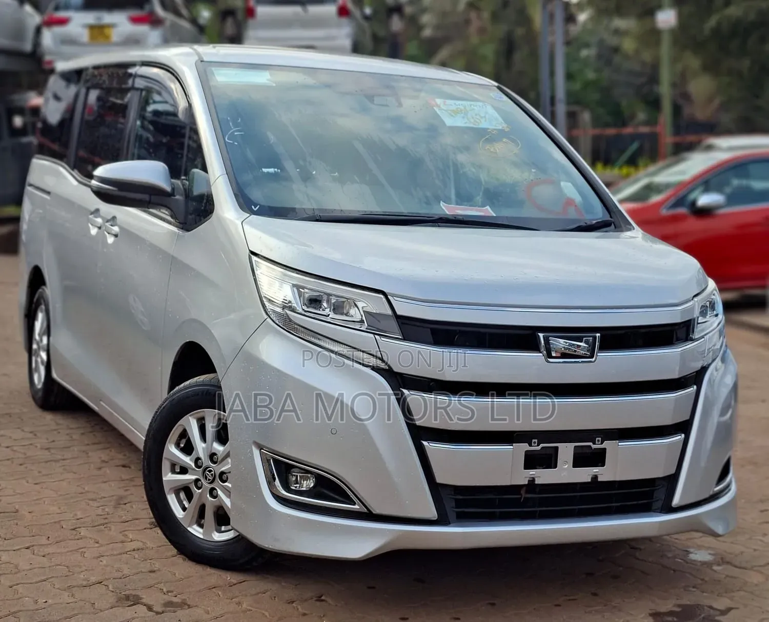 Toyota Noah 2019 Silver
