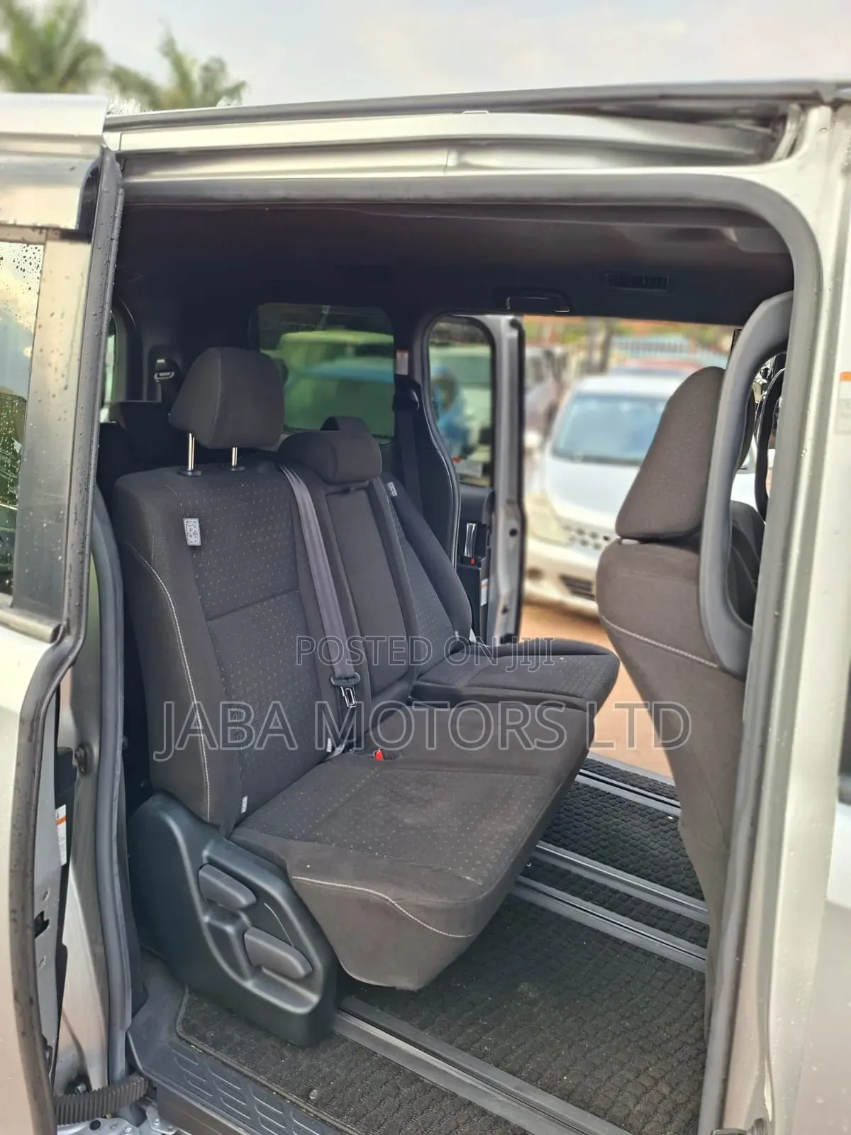 Toyota Noah 2019 Silver