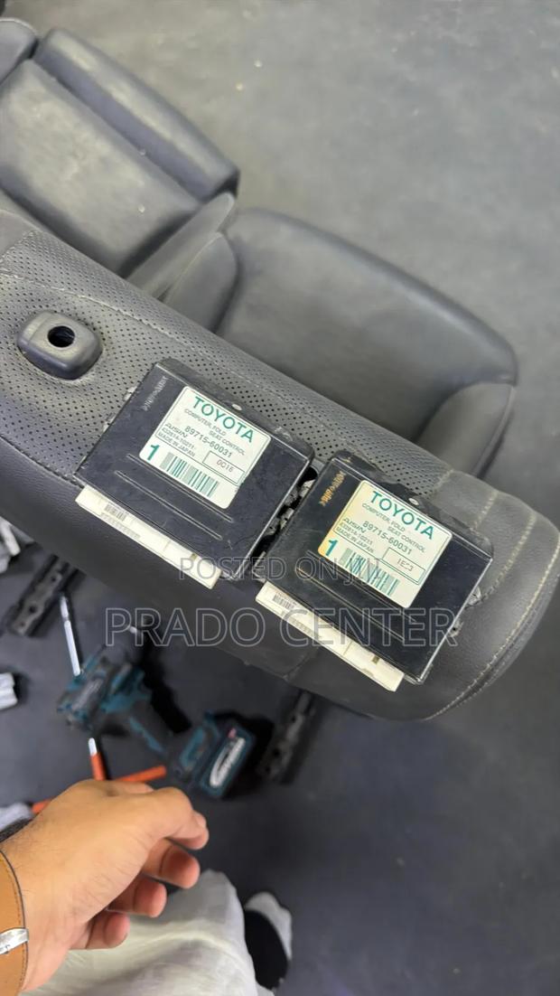 Prado 150 Rear Seat Computers at - main view