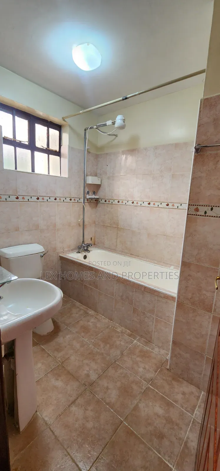 3bdrm Apartment in Roysambu for rent