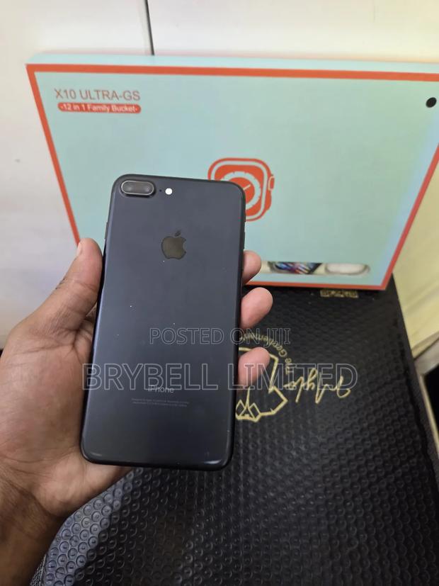 Apple iPhone 7 Plus 32 GB Black - main view