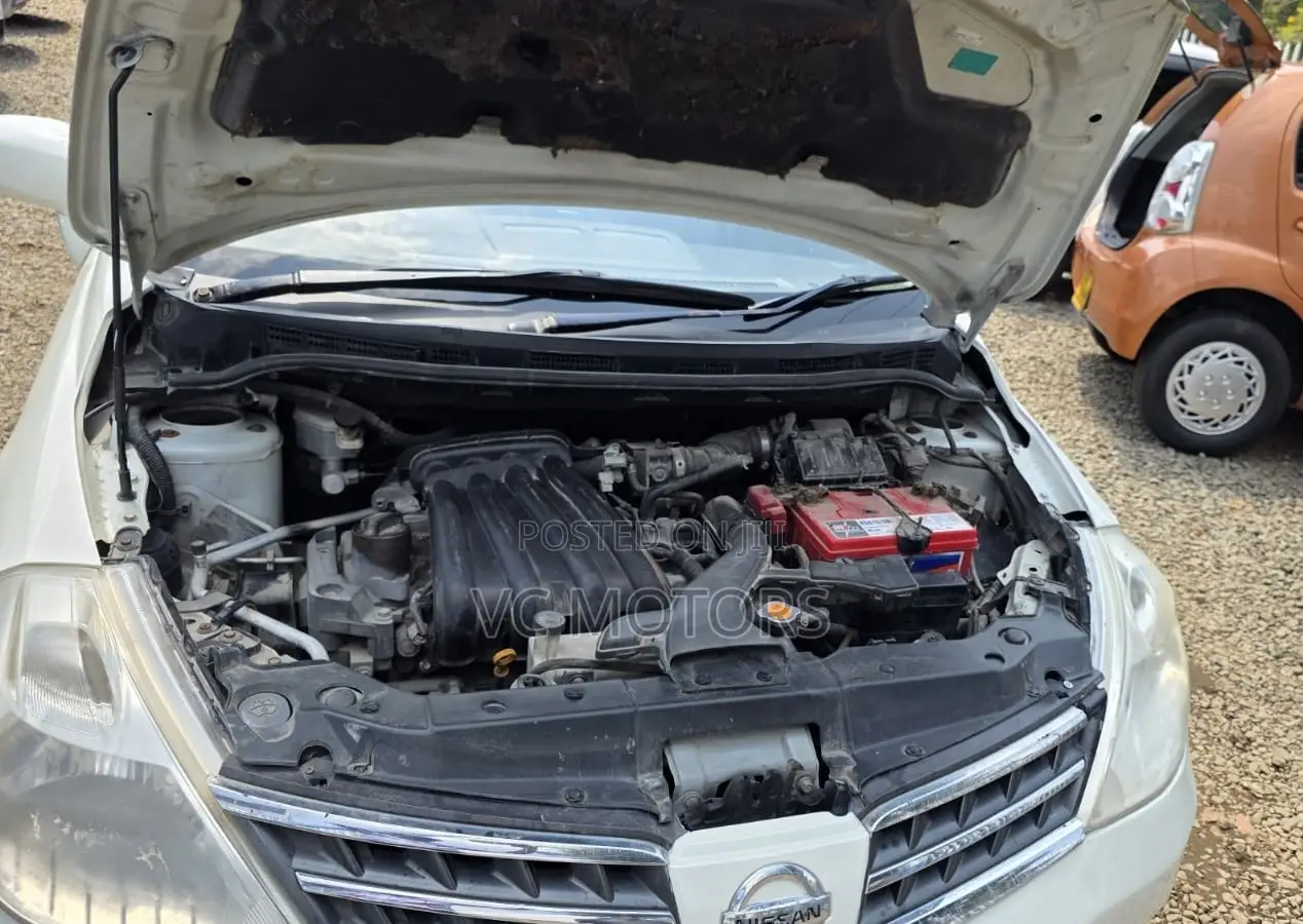 Nissan Tiida 2010 Pearl