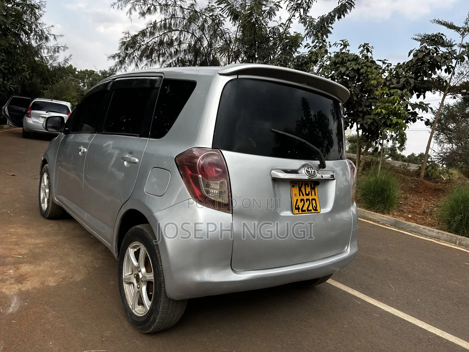 Toyota Ractis 1.5 AWD 2010 Silver