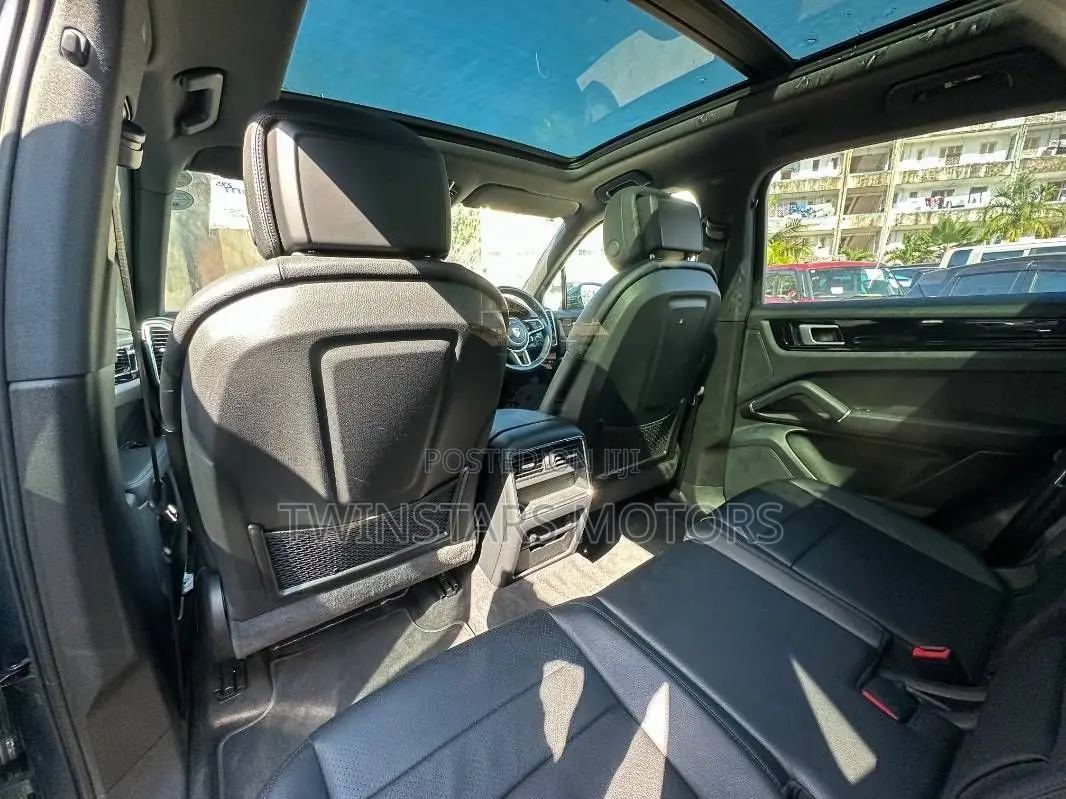 Porsche Cayenne Base AWD 2019 Gray