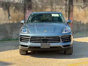 Porsche Cayenne Base AWD 2019 Gray
