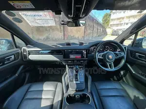 Porsche Cayenne Base AWD 2019 Gray