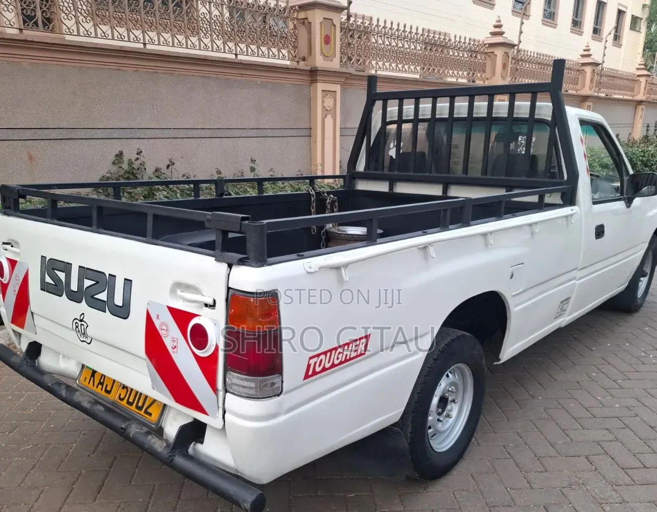 Isuzu Tougher 1998 White