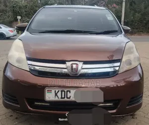 Toyota ISIS 2014