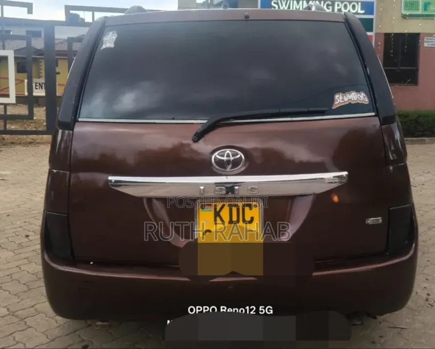 Toyota ISIS 2014