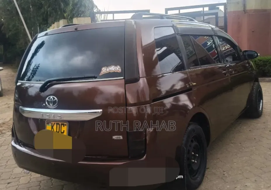 Toyota ISIS 2014