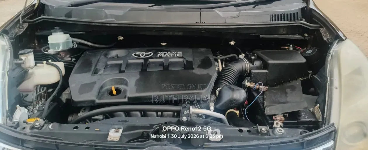 Toyota ISIS 2014