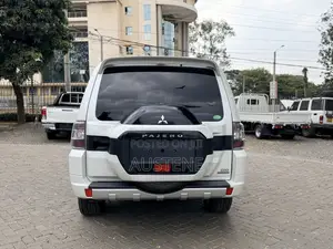 Mitsubishi Pajero 2019 White