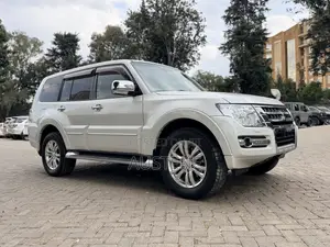 Mitsubishi Pajero 2019 White