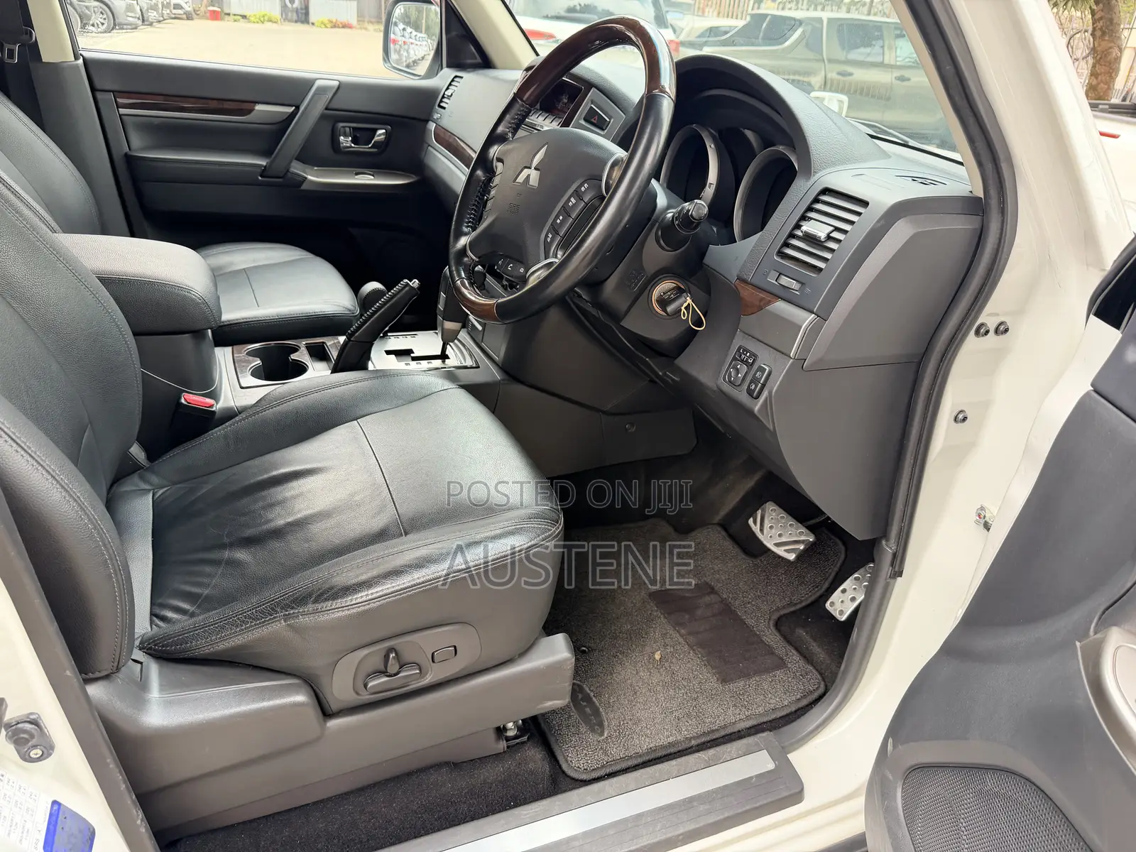 Mitsubishi Pajero 2019 White