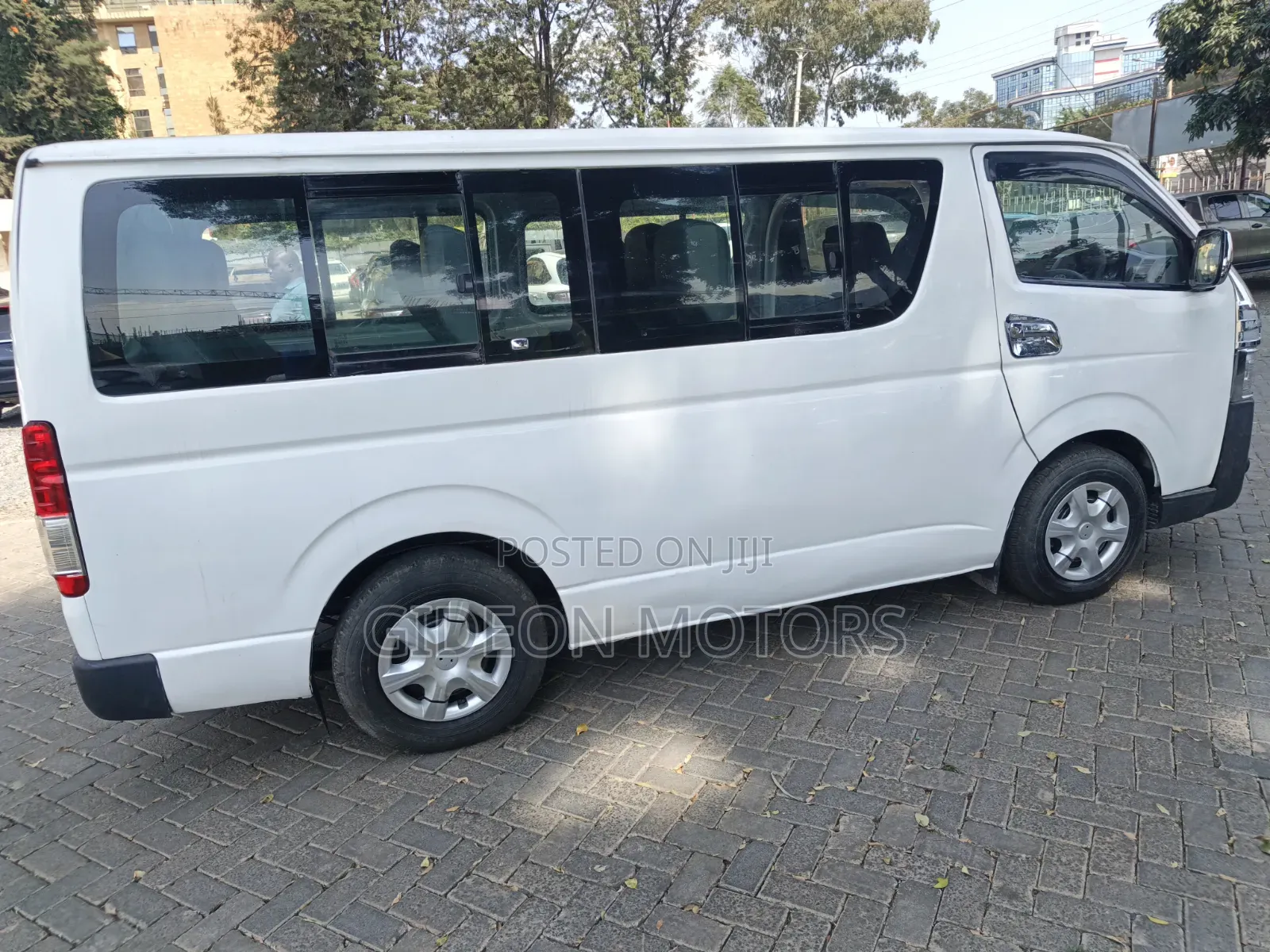 Toyota HiAce 2012 White