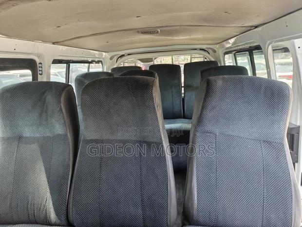 Toyota HiAce 2012 White - thumbnail 10