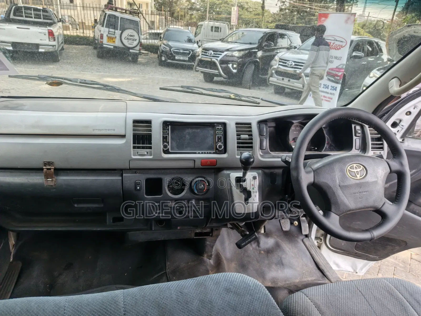 Toyota HiAce 2012 White