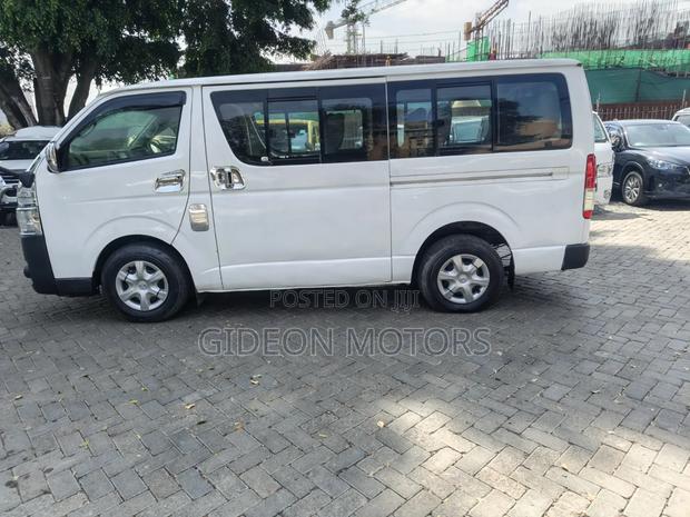Toyota HiAce 2012 White - thumbnail 13