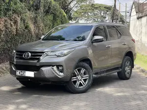 Toyota Fortuner 2018 Silver