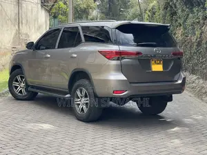 Toyota Fortuner 2018 Silver