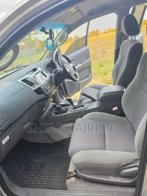 Toyota Hilux 2012 Gray