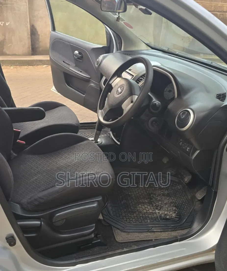 Nissan Note 2011 Silver