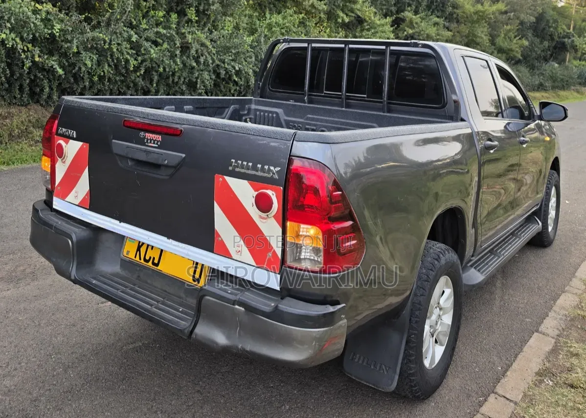 Toyota Hilux 2016 Gray
