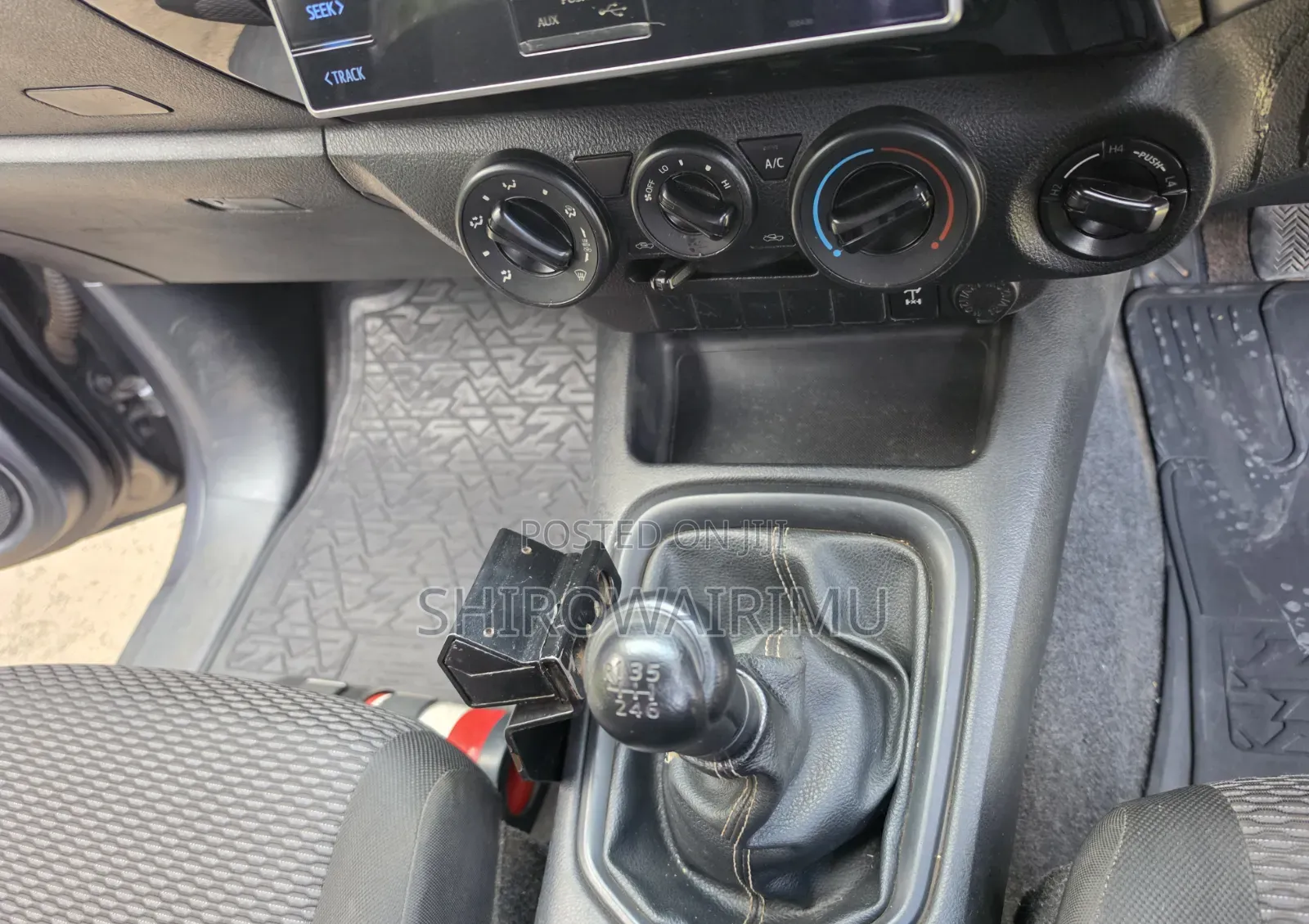 Toyota Hilux 2016 Gray