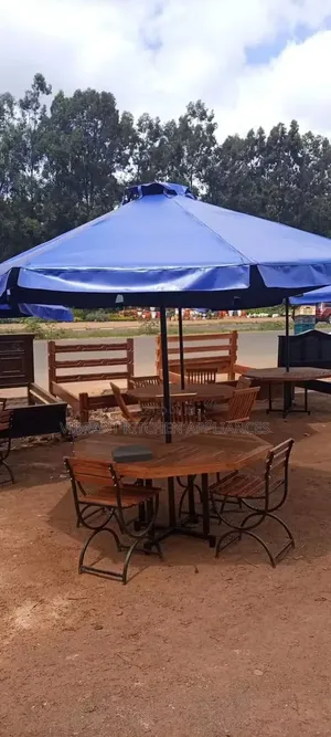 6‐Seater Patio Set – Hexagonal Table + Full Umbrella