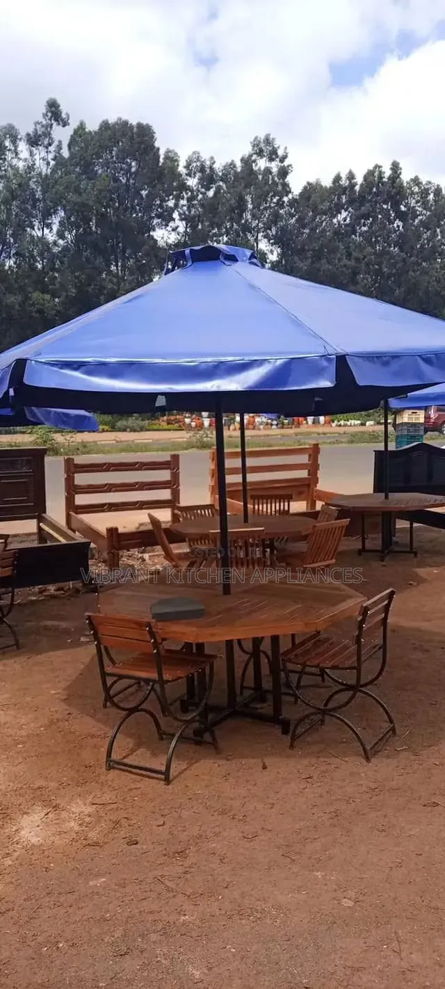 6‐Seater Patio Set – Hexagonal Table + Full Umbrella