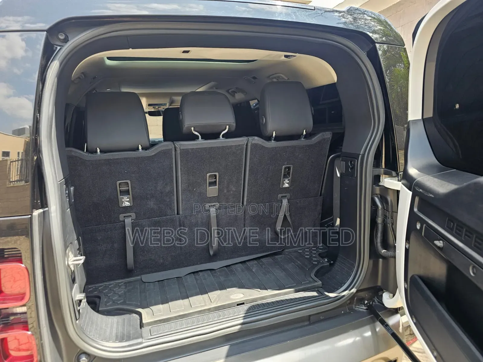 Land Rover Defender 2024 White