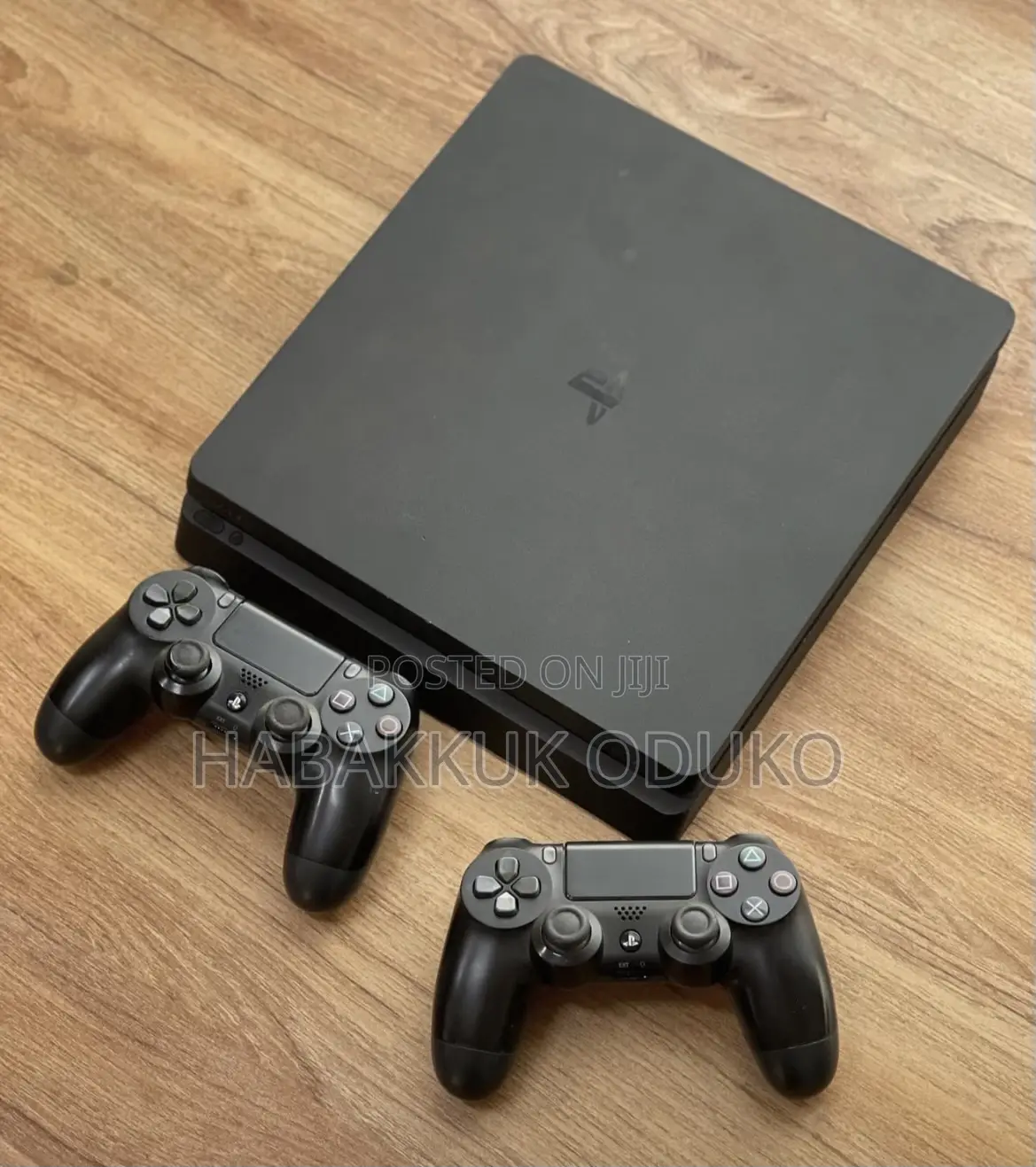 Playstation 4 Slim With 2 Conteollers Im Mint Condition