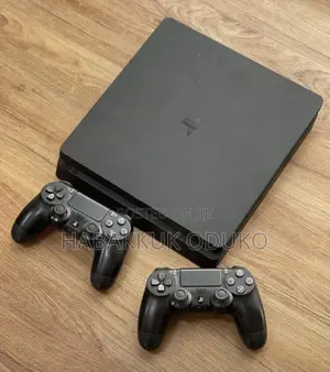 Playstation 4 Slim With 2 Conteollers Im Mint Condition