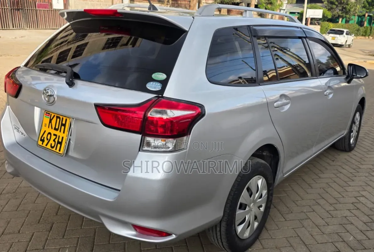 Toyota Corolla Fielder 2015 Silver
