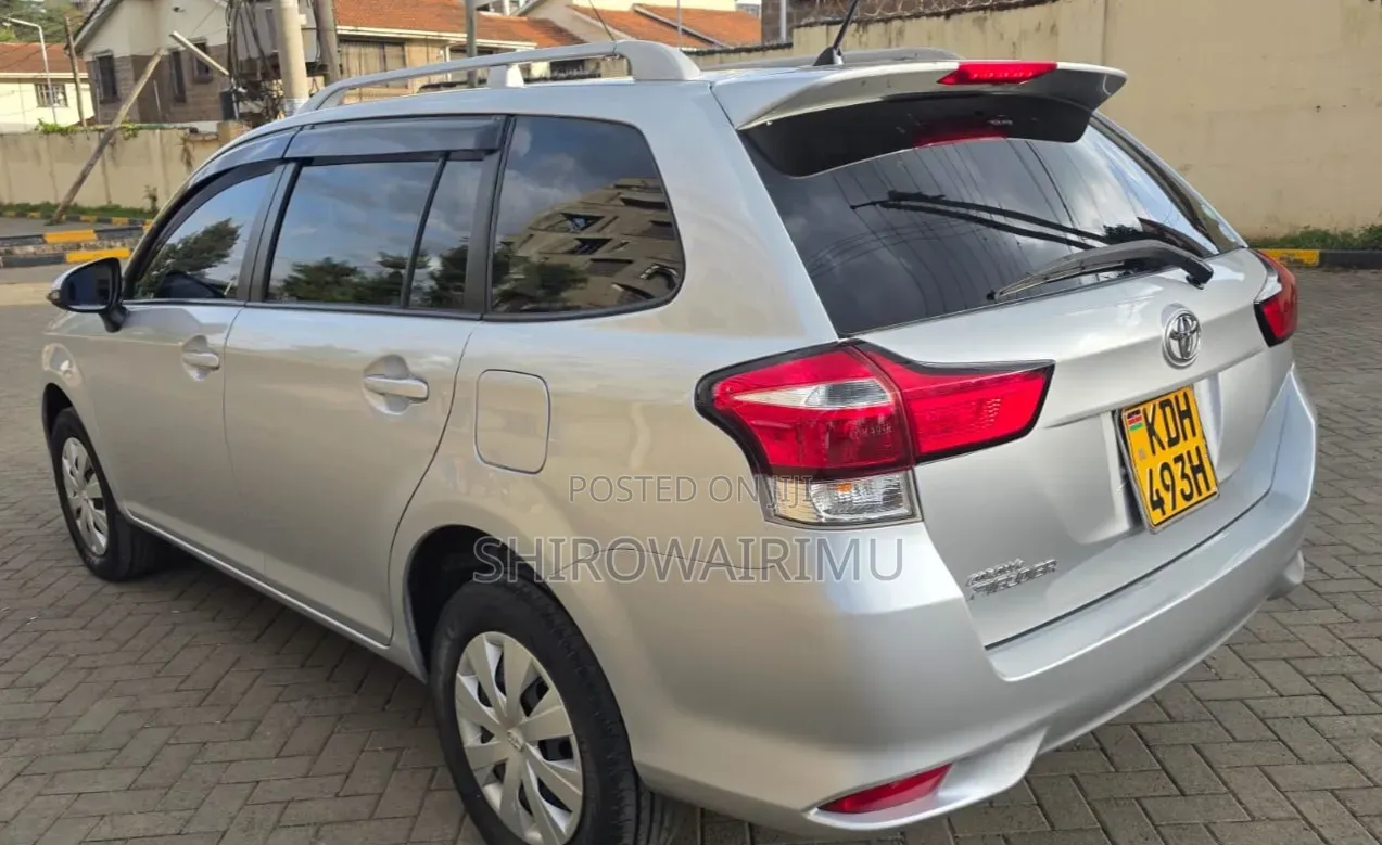 Toyota Corolla Fielder 2015 Silver