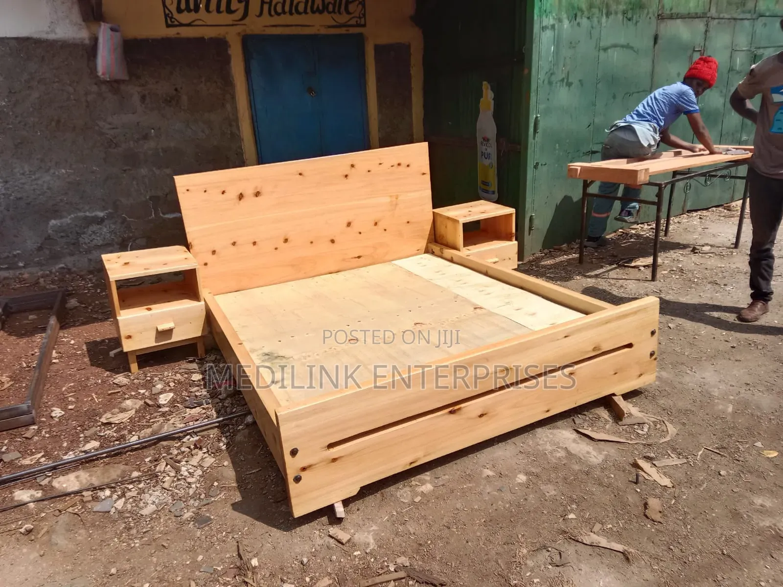 Boxbed Solid Musina 5*6 Cypress Beds With Two Bedsides