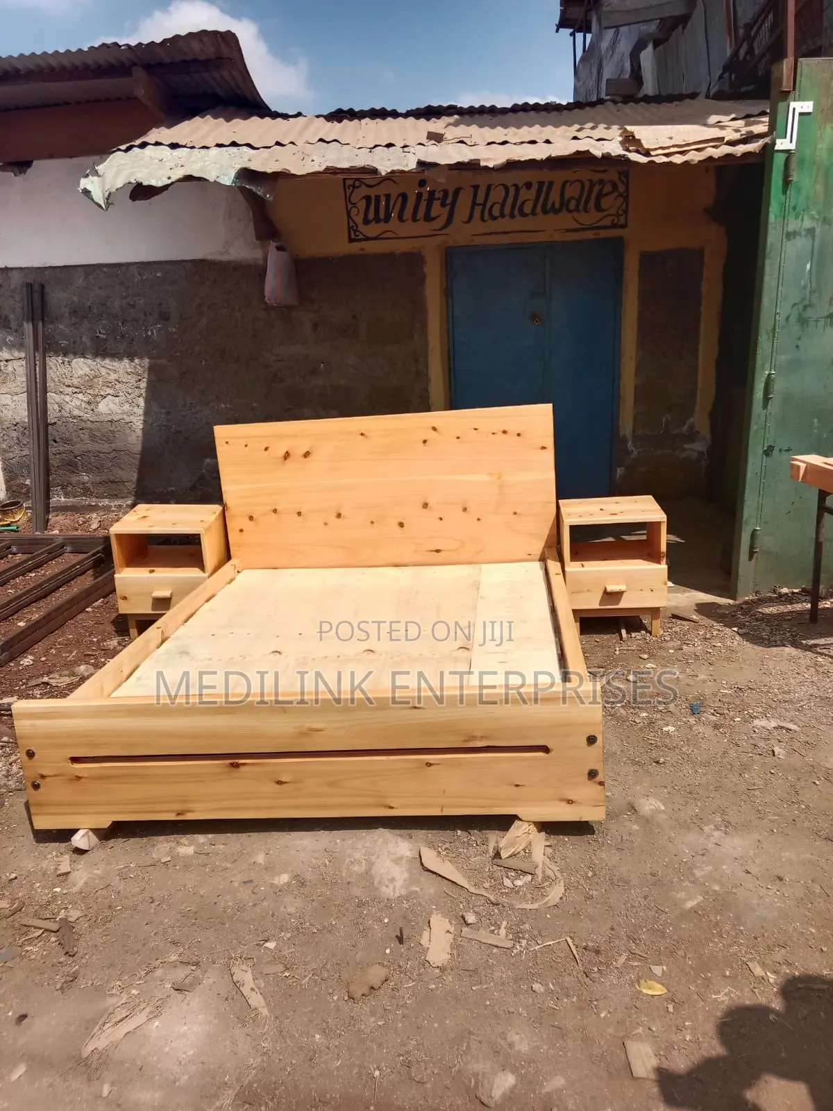 Boxbed Solid Musina 5*6 Cypress Beds With Two Bedsides