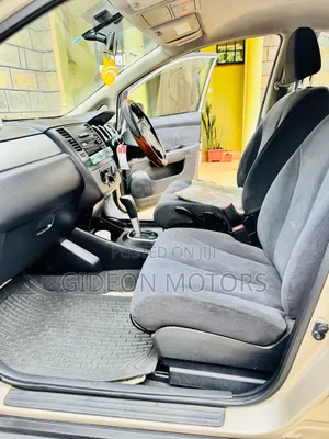 Nissan Tiida 2011 Gold