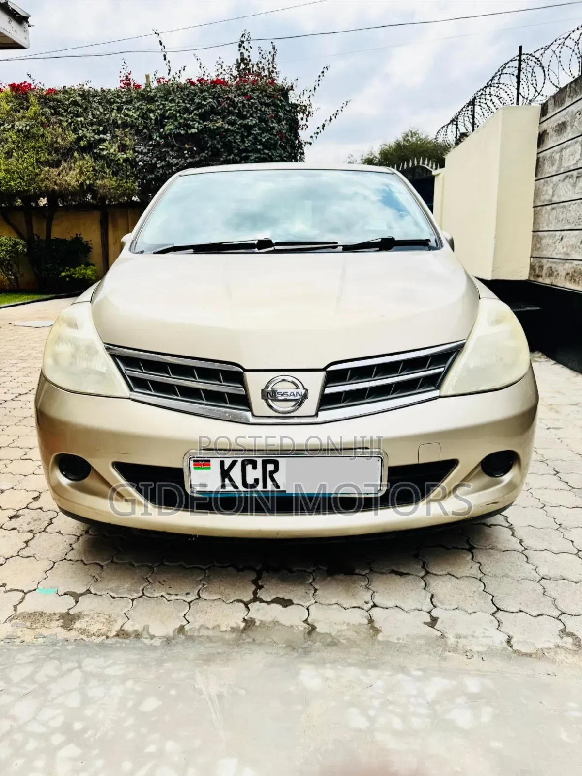 Nissan Tiida 2011 Gold