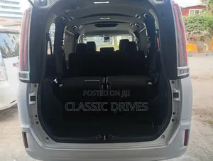 Toyota Esquire 2019 Silver