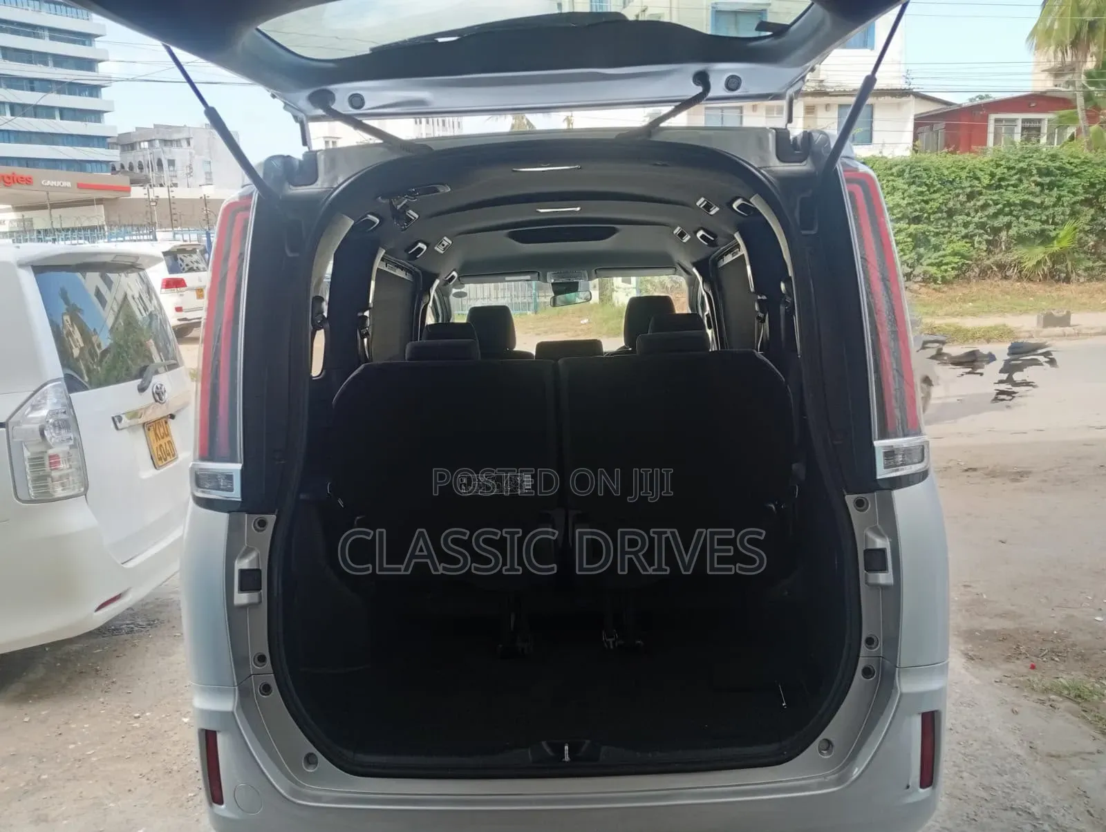 Toyota Esquire 2019 Silver
