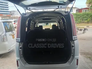 Toyota Esquire 2019 Silver