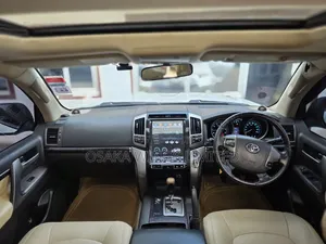 Toyota Land Cruiser 2010 White